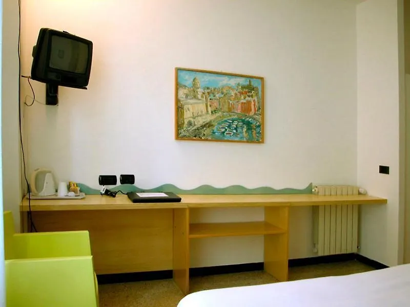 Affittacamere Tonino Basso Vernazza 3*,  Italy